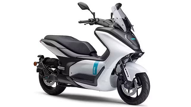 Yamaha E01 in Metallic Blue