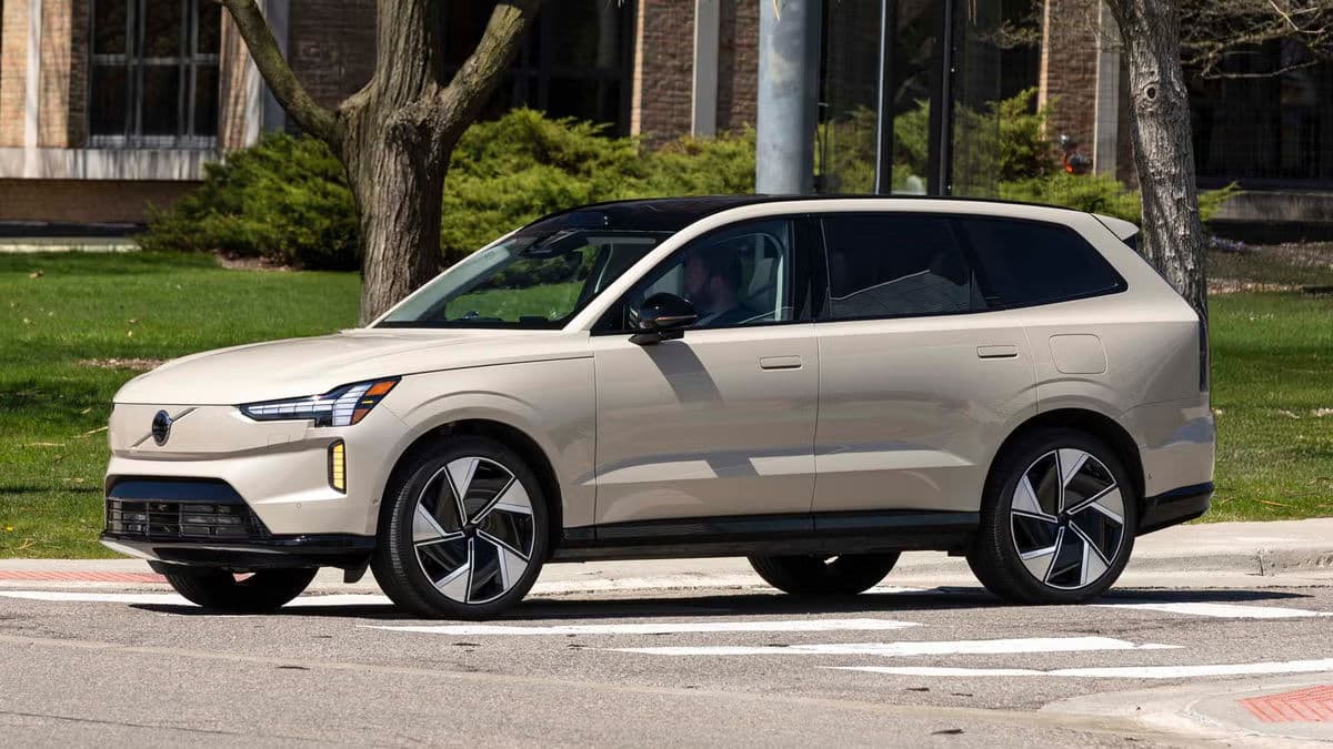 Volvo EX90 in Crystal White